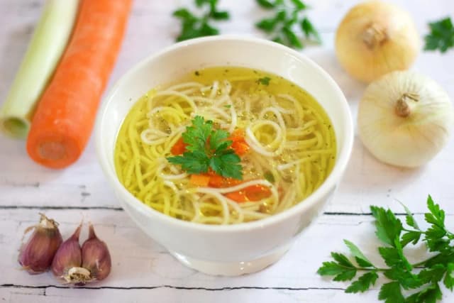 Jakie przyprawy do rosołu z kurczaka, aby uzyskać wyjątkowy smak? Jakie przyprawy do rosołu z kurczaka, aby uzyskać wyjątkowy smak?